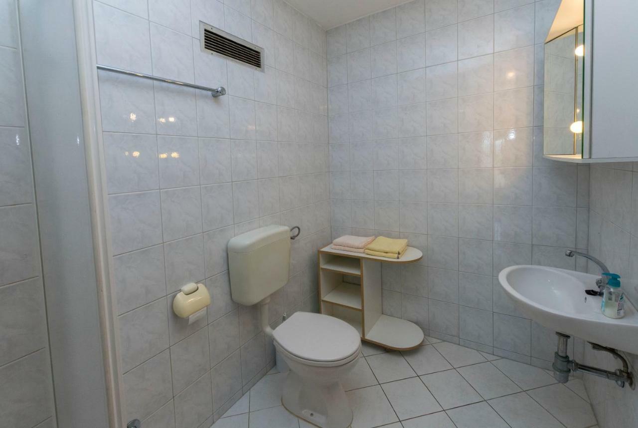 Apartments Jelka Primosten Exterior photo